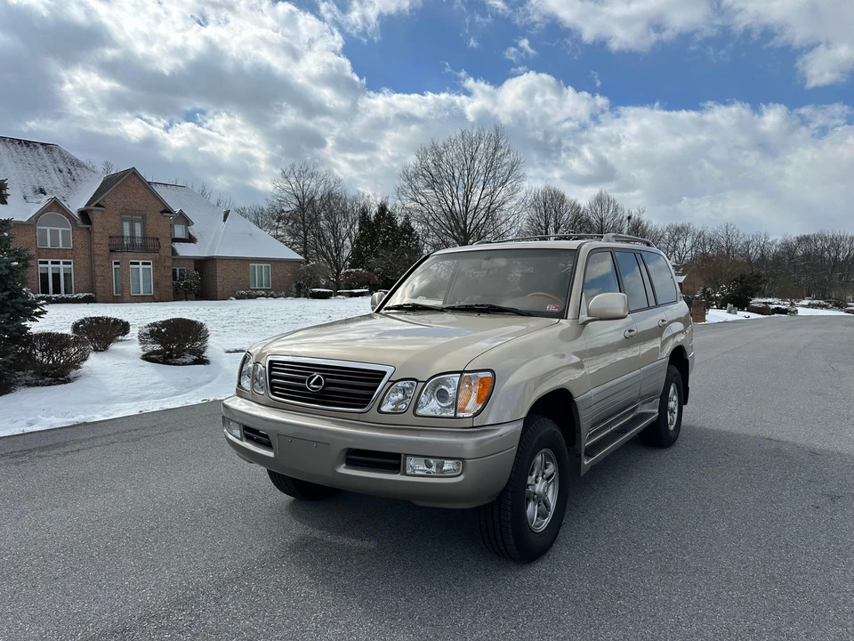 2002 Lexus LX 2nd Gen - Image 9 of 31