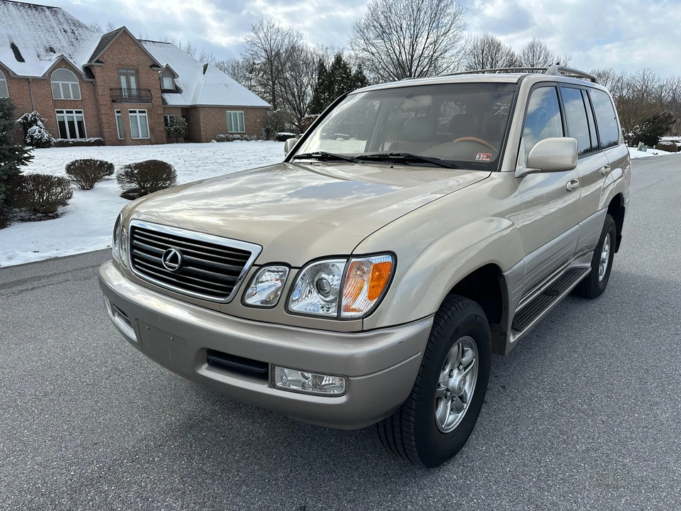 2002 Lexus LX 2nd Gen - Image 10 of 31