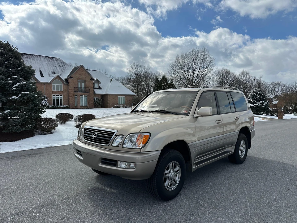 2002 Lexus LX 2nd Gen - Image 11 of 31