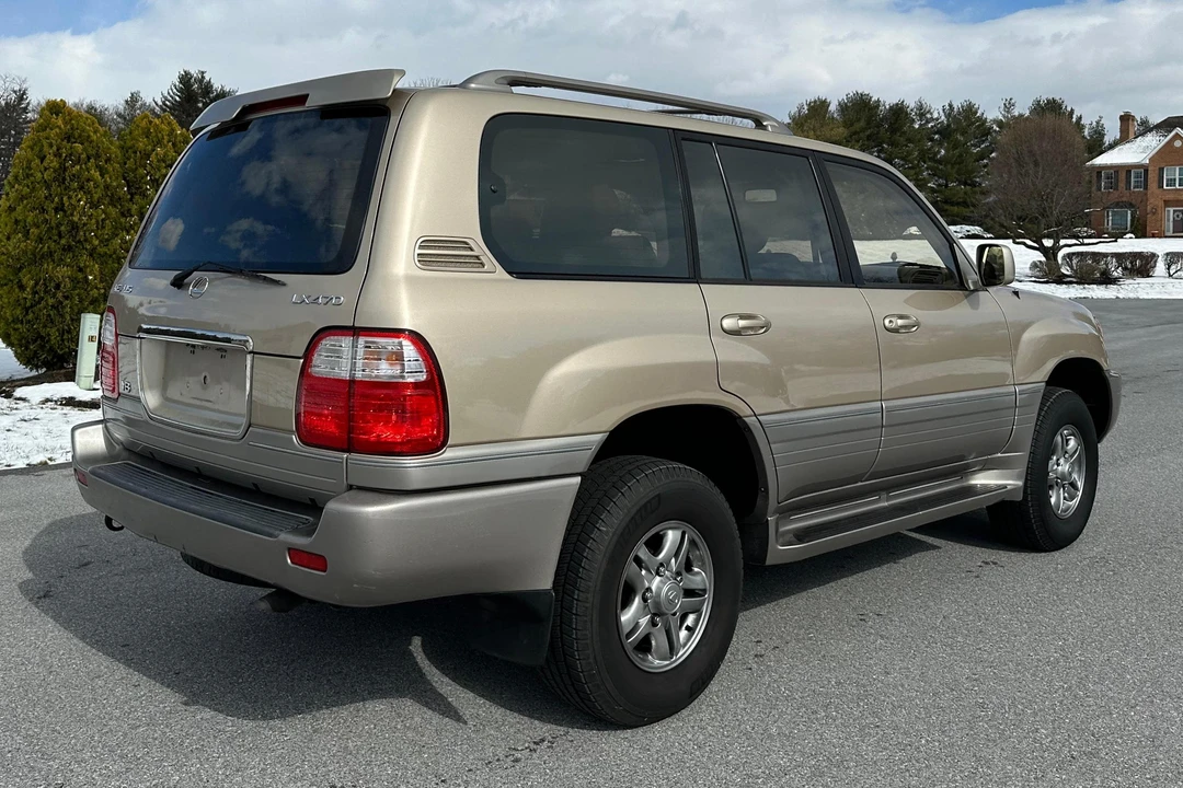 2002 Lexus LX 2nd Gen - Image 4 of 31
