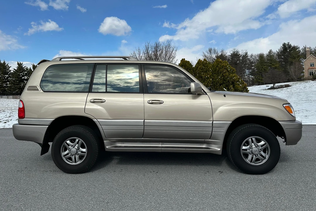 2002 Lexus LX 2nd Gen - Image 3 of 31