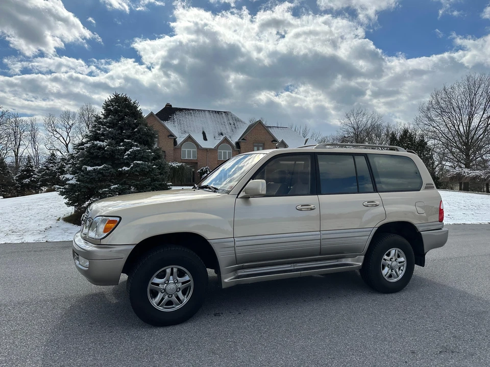 2002 Lexus LX 2nd Gen - Image 16 of 31
