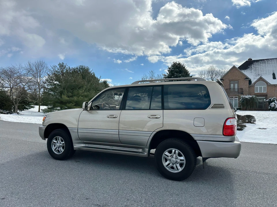 2002 Lexus LX 2nd Gen - Image 22 of 31