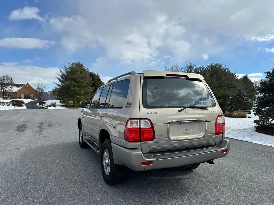 2002 Lexus LX 2nd Gen - Image 27 of 31