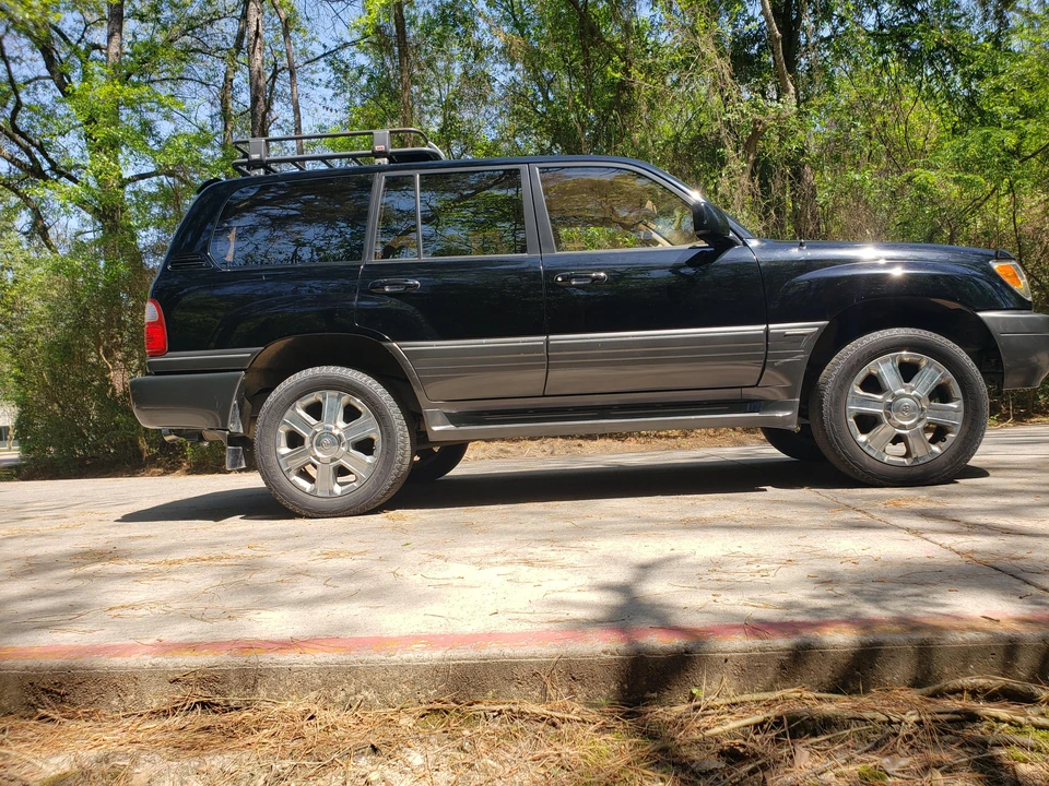 2002 Lexus LX 2nd Gen - Image 23 of 31