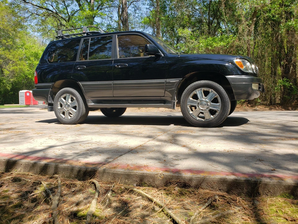 2002 Lexus LX 2nd Gen - Image 24 of 31