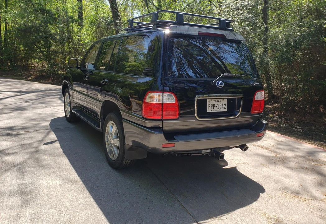 2002 Lexus LX 2nd Gen - Image 16 of 31