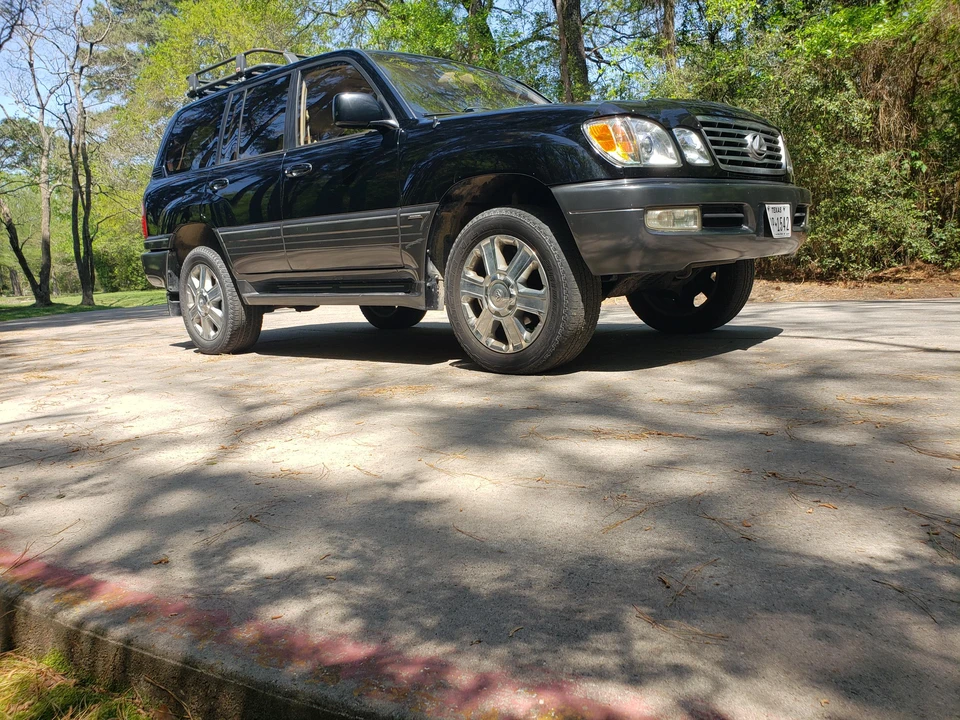 2002 Lexus LX 2nd Gen - Image 25 of 31