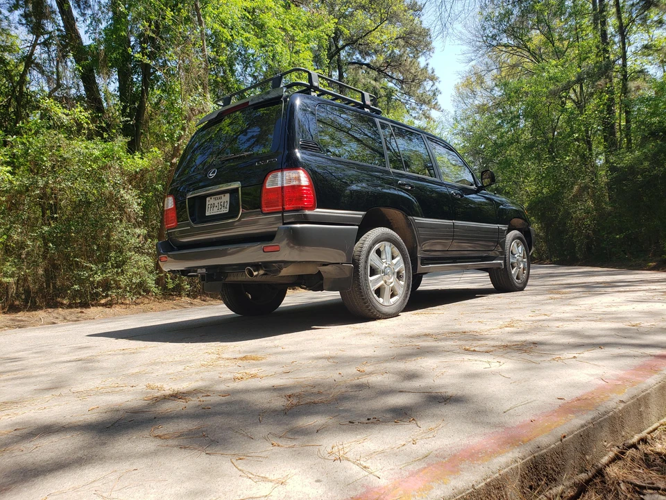 2002 Lexus LX 2nd Gen - Image 21 of 31