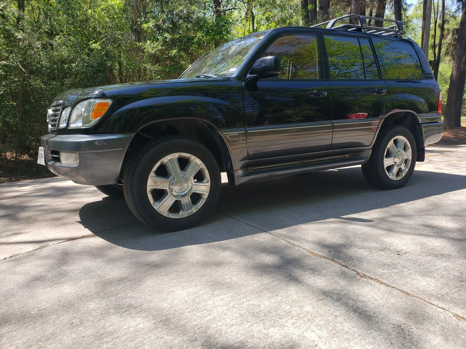 2002 Lexus LX 2nd Gen - Image 10 of 31