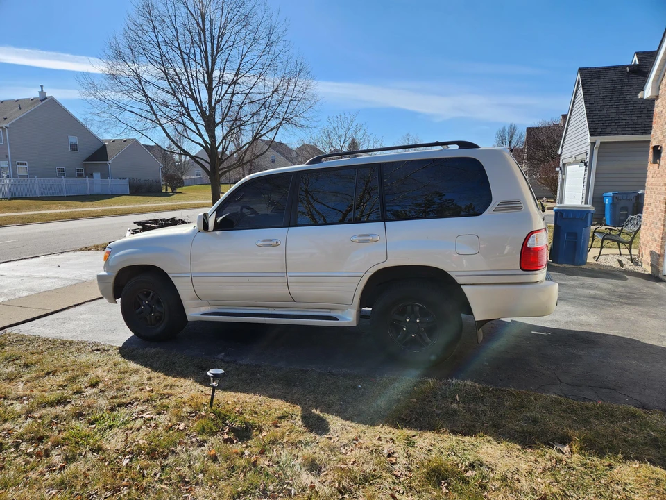 2002 Lexus LX 2nd Gen - Image 22 of 31