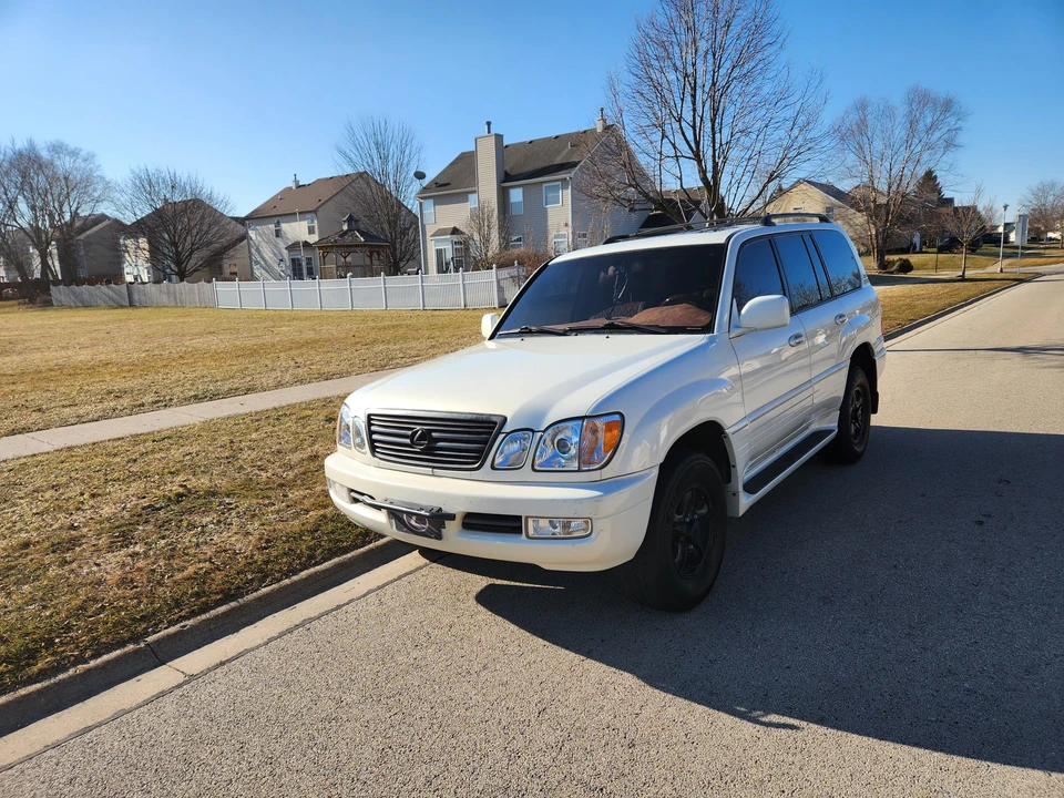 2002 Lexus LX 2nd Gen - Image 11 of 31