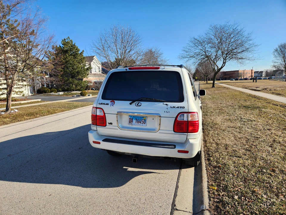 2002 Lexus LX 2nd Gen - Image 29 of 31