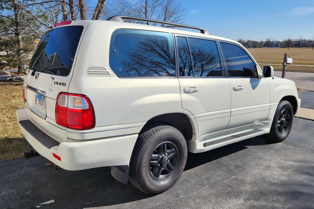 2002 Lexus LX 2nd Gen - Image 4 of 31