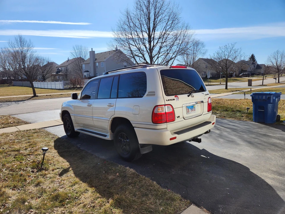 2002 Lexus LX 2nd Gen - Image 24 of 31