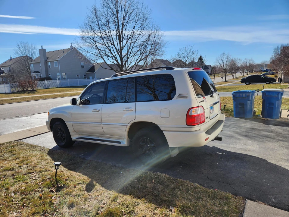 2002 Lexus LX 2nd Gen - Image 23 of 31