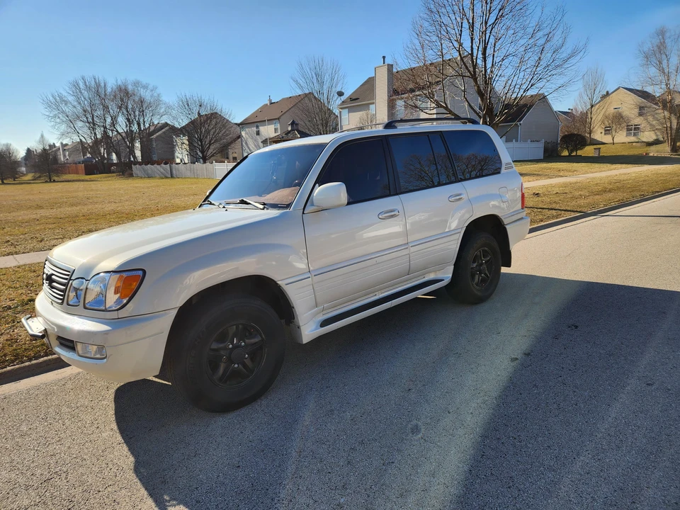 2002 Lexus LX 2nd Gen - Image 15 of 31