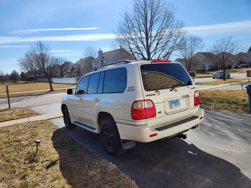 2002 Lexus LX 2nd Gen - Image 25 of 31