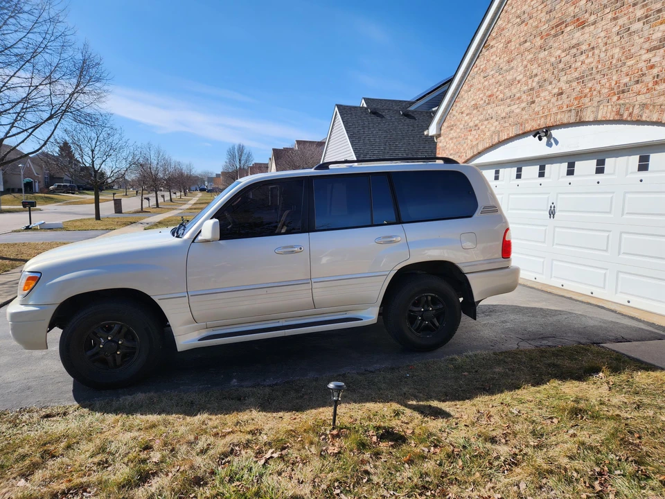 2002 Lexus LX 2nd Gen - Image 18 of 31