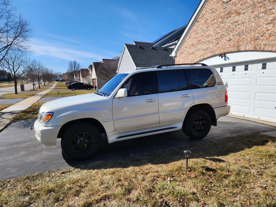 2002 Lexus LX 2nd Gen - Image 17 of 31