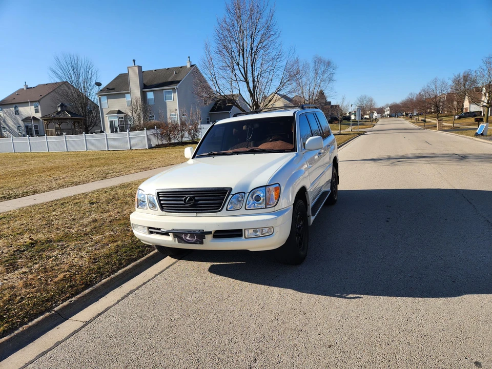2002 Lexus LX 2nd Gen - Image 9 of 31