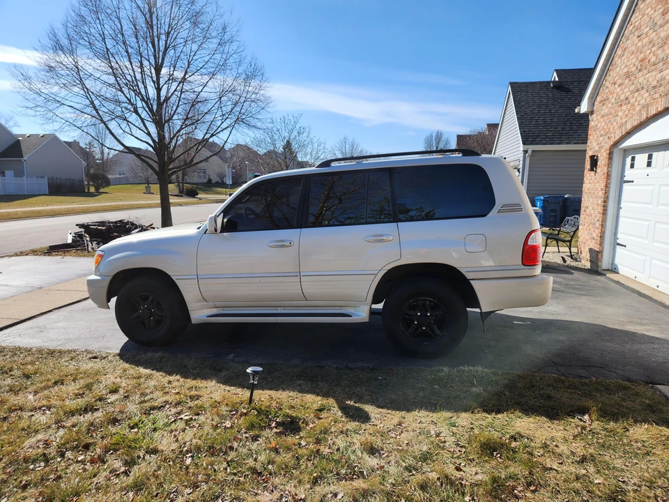 2002 Lexus LX 2nd Gen - Image 21 of 31