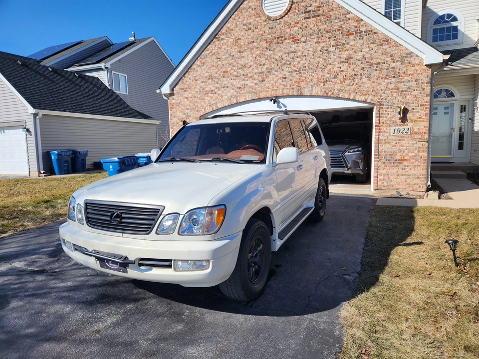 2002 Lexus LX 2nd Gen - Image 10 of 31