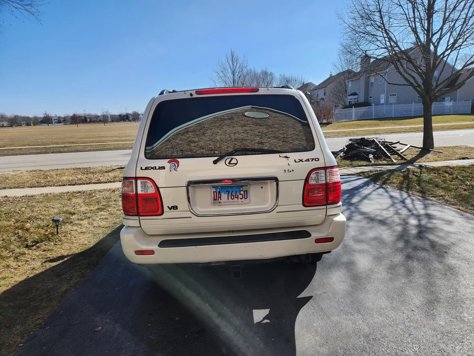 2002 Lexus LX 2nd Gen - Image 26 of 31