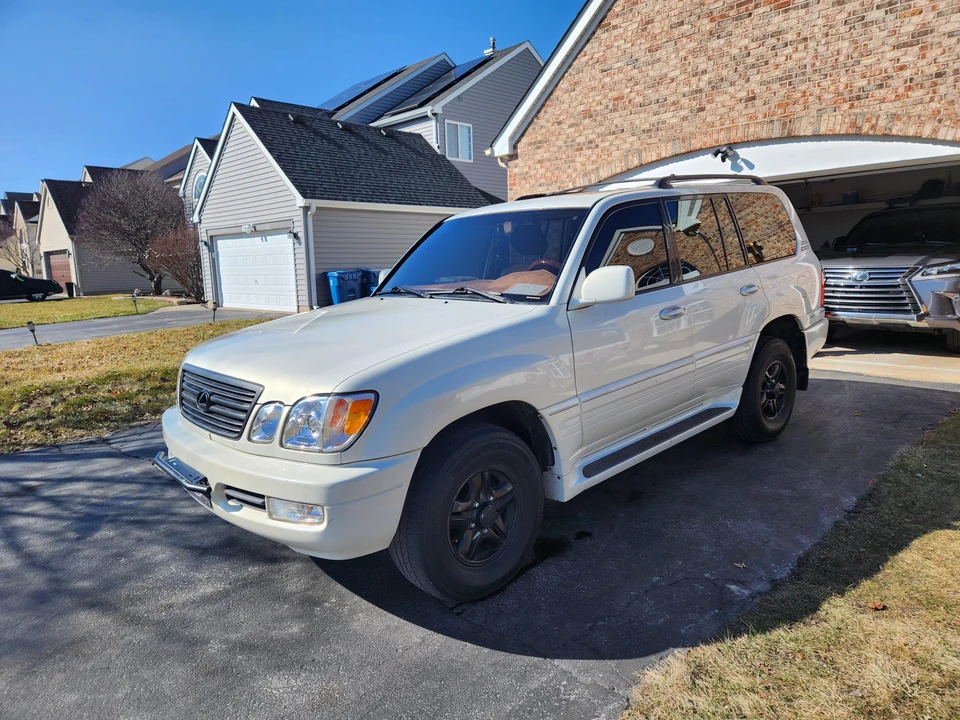 2002 Lexus LX 2nd Gen - Image 14 of 31