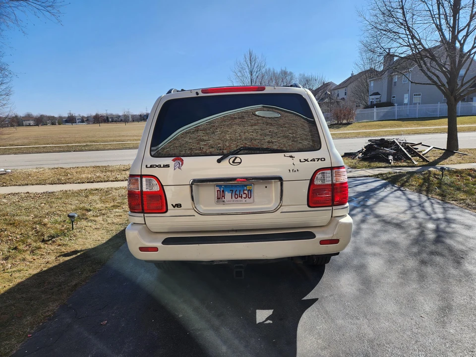 2002 Lexus LX 2nd Gen - Image 27 of 31