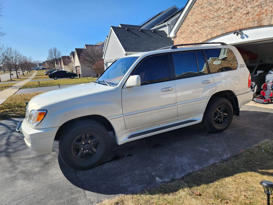 2002 Lexus LX 2nd Gen - Image 16 of 31