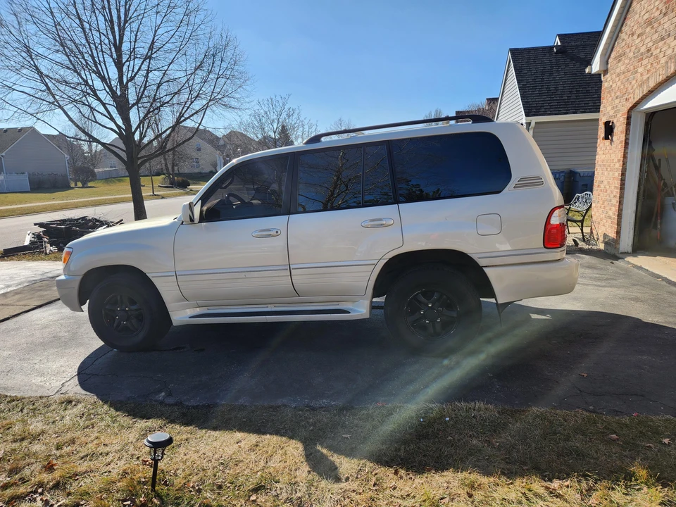 2002 Lexus LX 2nd Gen - Image 20 of 31