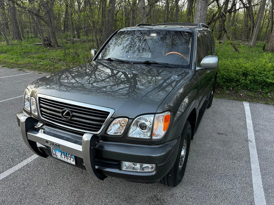 2002 Lexus LX 2nd Gen - Image 9 of 31