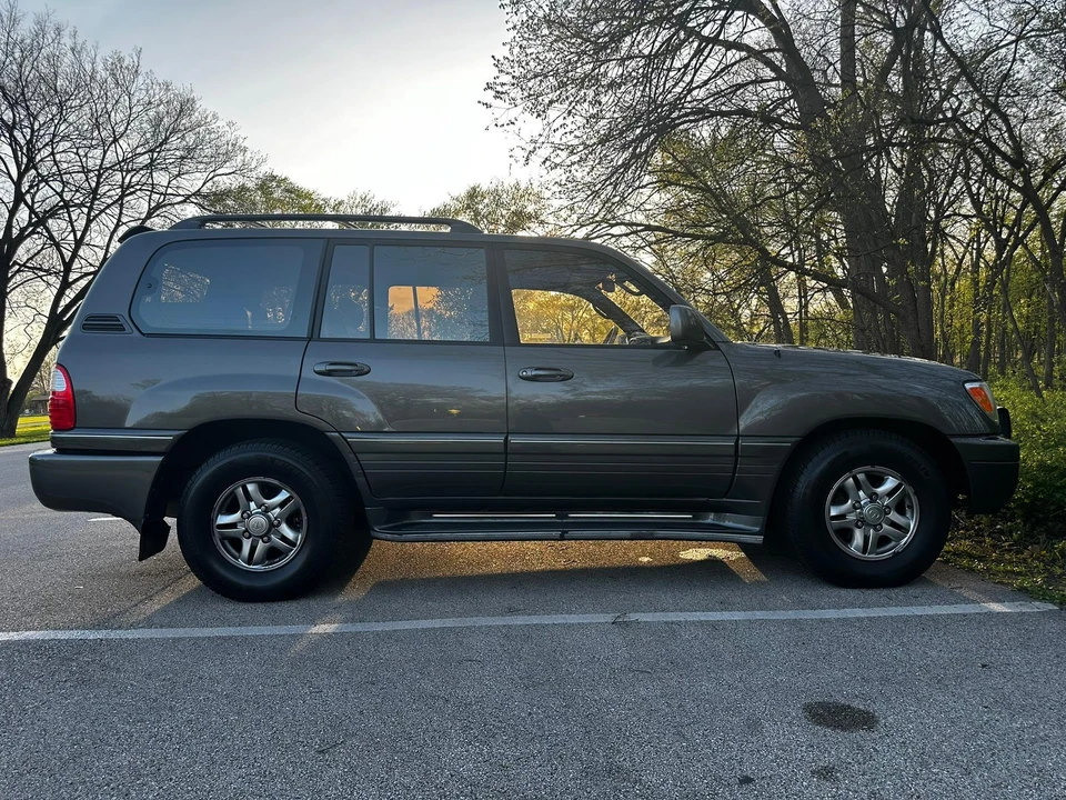2002 Lexus LX 2nd Gen - Image 30 of 31