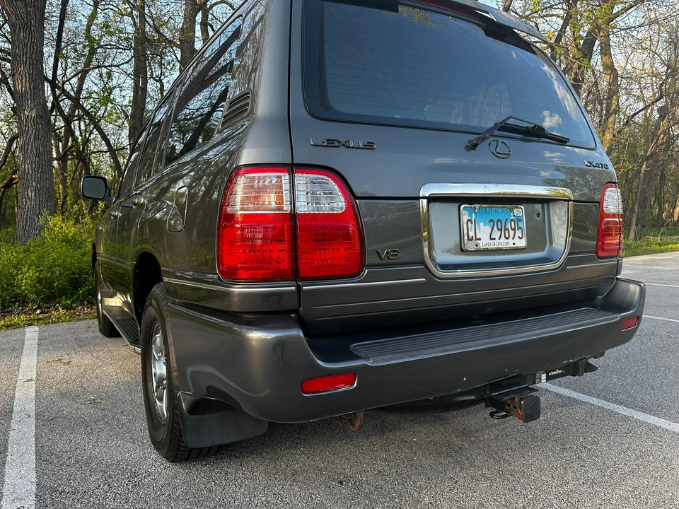 2002 Lexus LX 2nd Gen - Image 21 of 31