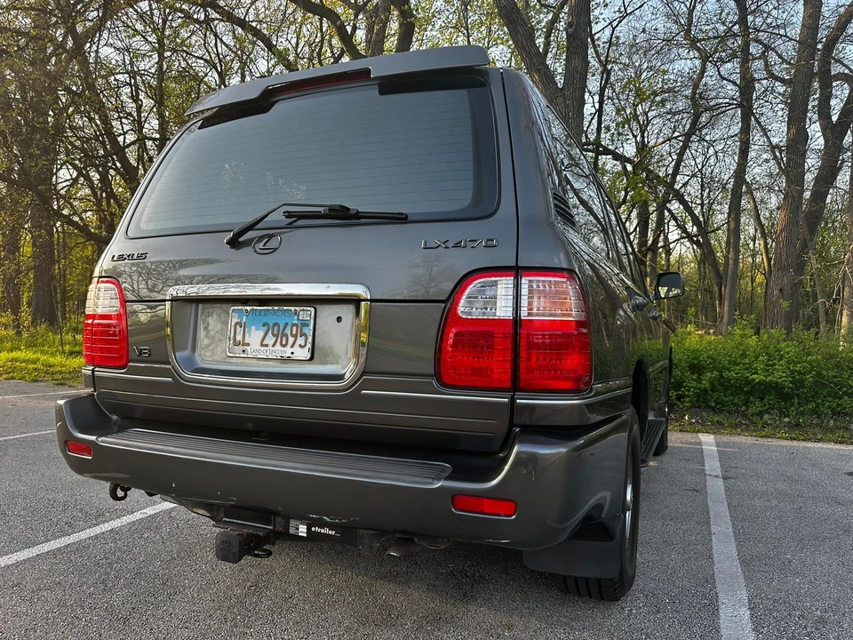 2002 Lexus LX 2nd Gen - Image 25 of 31