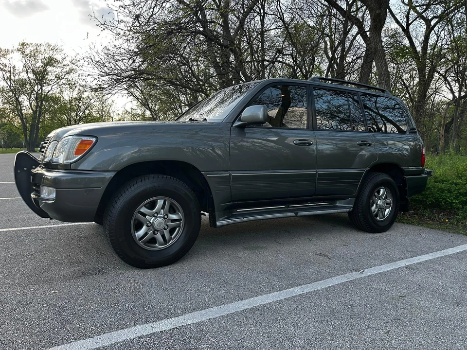 2002 Lexus LX 2nd Gen - Image 15 of 31