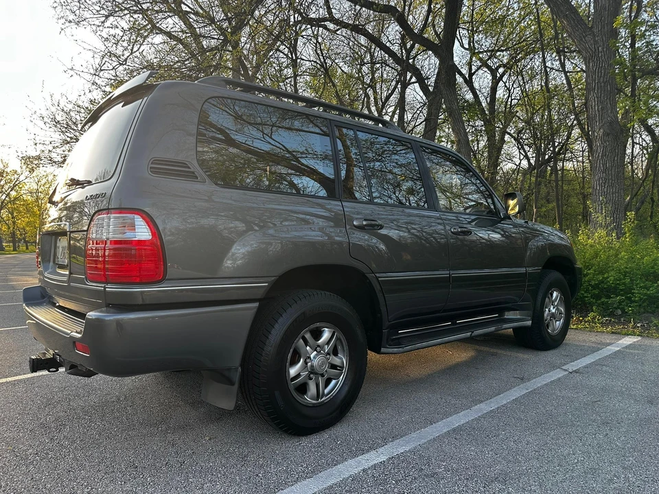 2002 Lexus LX 2nd Gen - Image 29 of 31