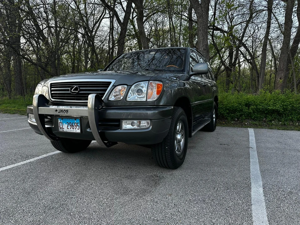 2002 Lexus LX 2nd Gen - Image 10 of 31