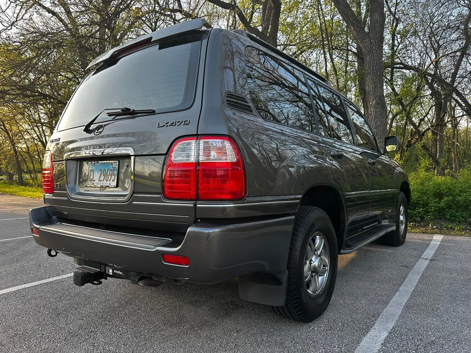 2002 Lexus LX 2nd Gen - Image 27 of 31