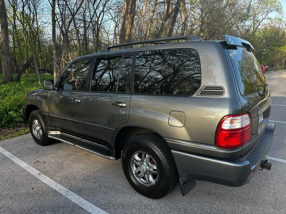 2002 Lexus LX 2nd Gen - Image 19 of 31