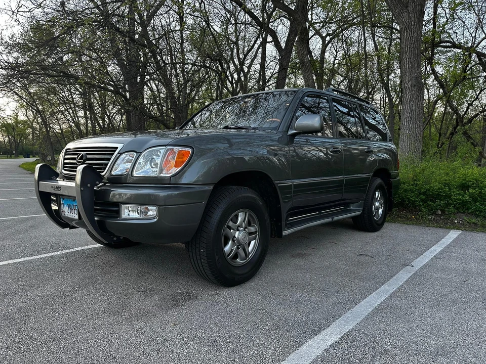 2002 Lexus LX 2nd Gen - Image 12 of 31