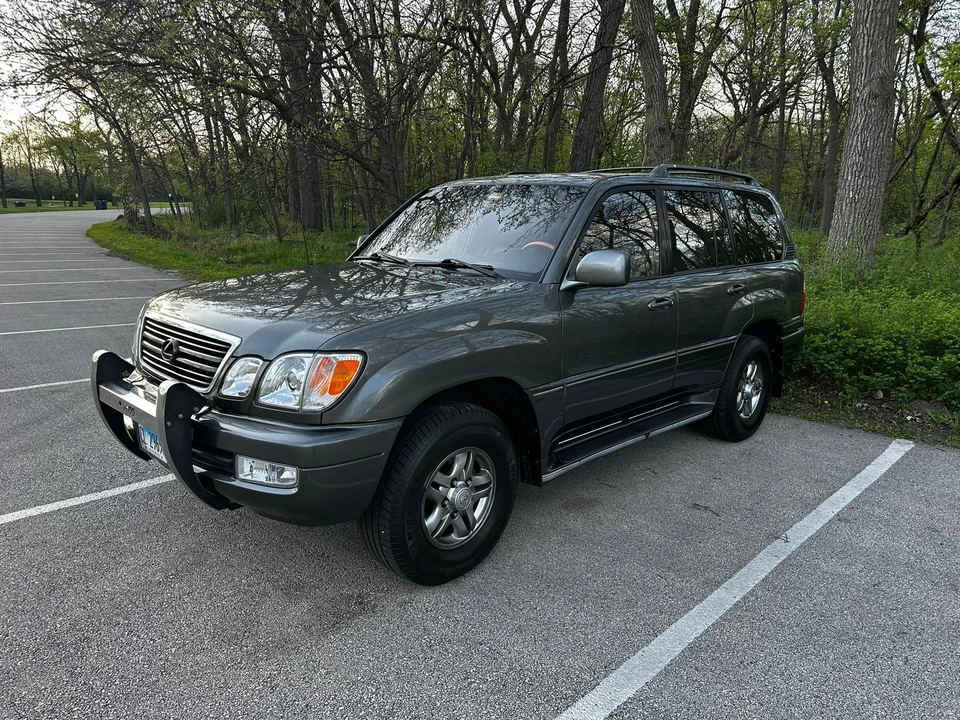 2002 Lexus LX 2nd Gen - Image 11 of 31