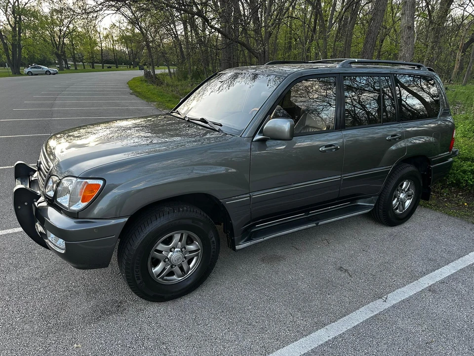 2002 Lexus LX 2nd Gen - Image 14 of 31