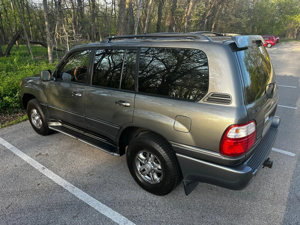 2002 Lexus LX 2nd Gen - Image 18 of 31