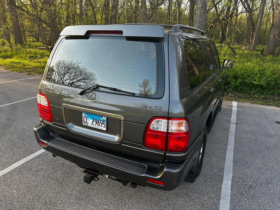 2002 Lexus LX 2nd Gen - Image 23 of 31