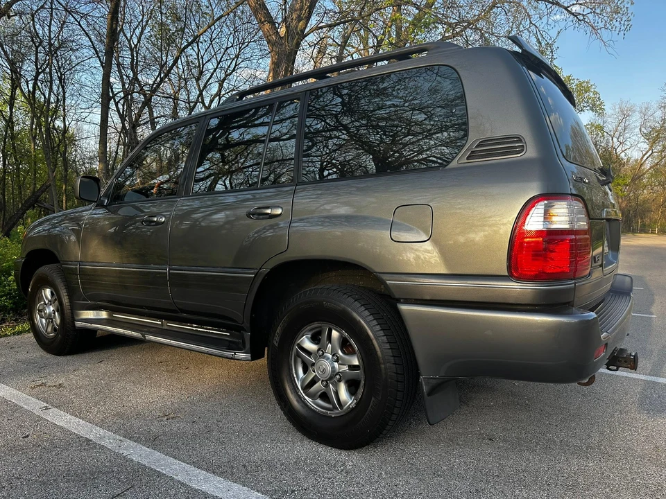 2002 Lexus LX 2nd Gen - Image 17 of 31