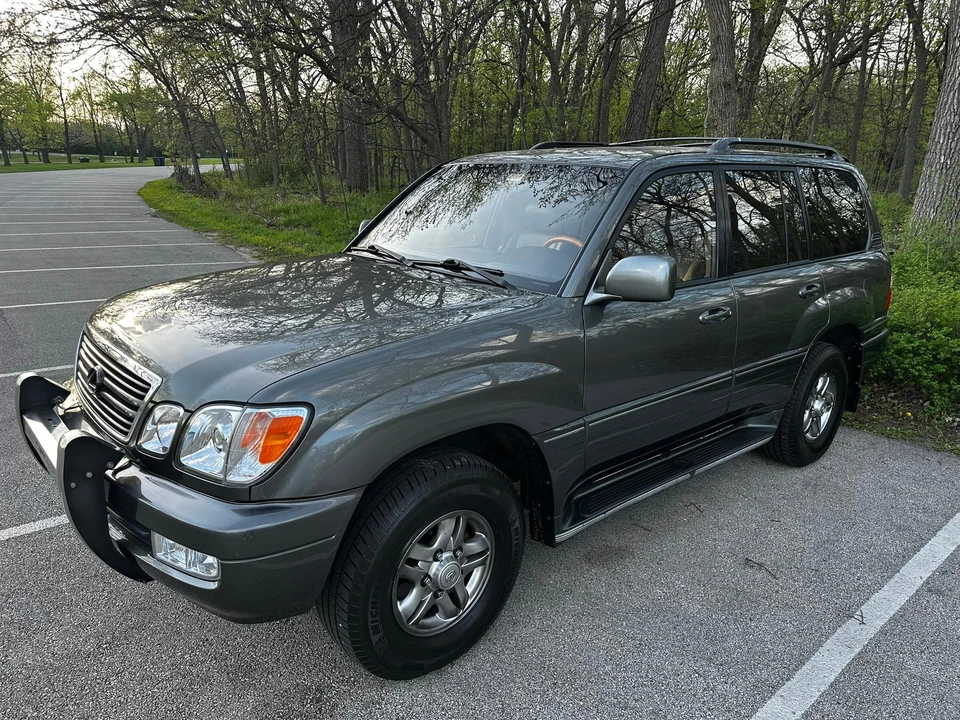 2002 Lexus LX 2nd Gen - Image 13 of 31
