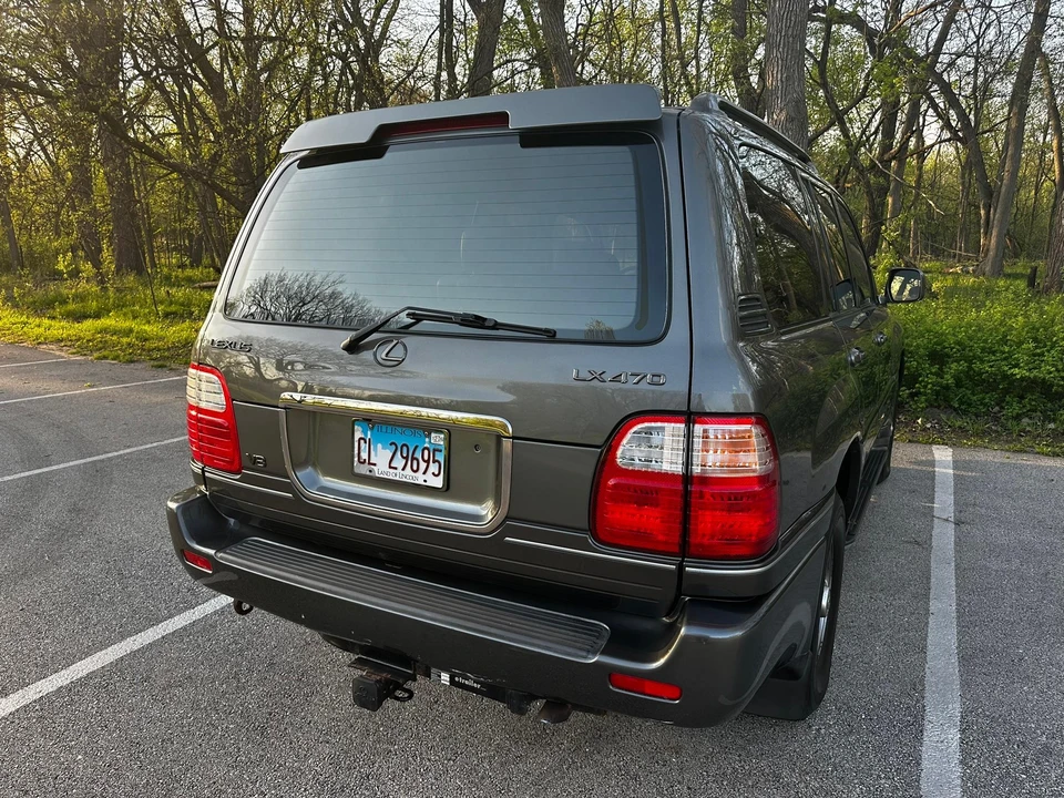 2002 Lexus LX 2nd Gen - Image 24 of 31