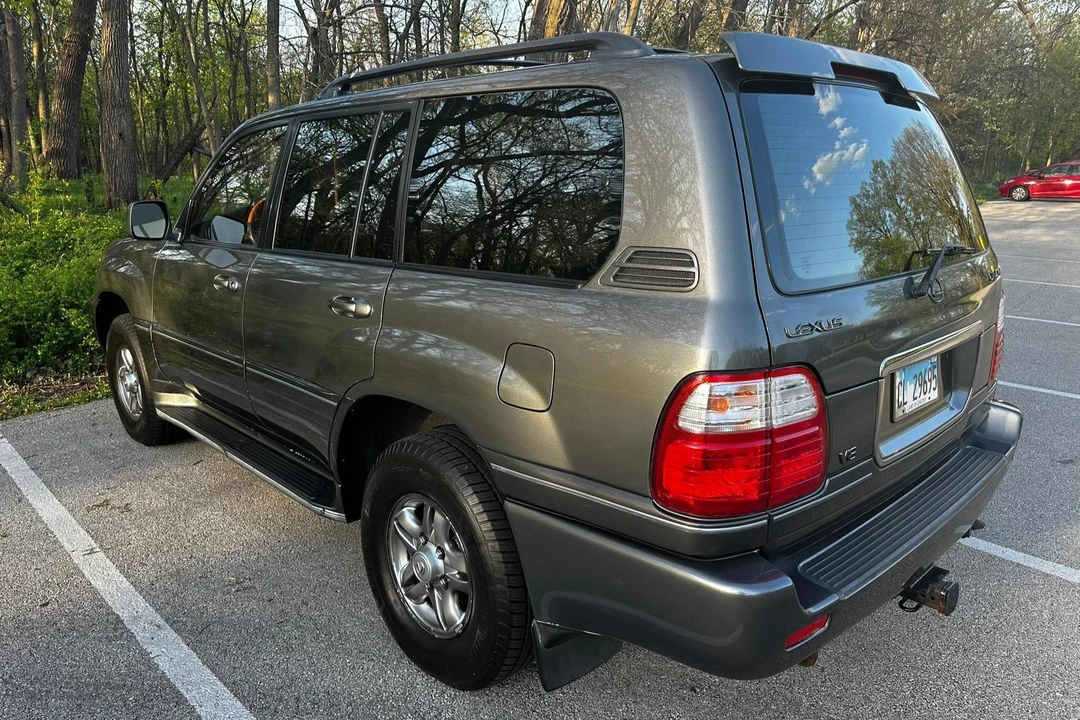 2002 Lexus LX 2nd Gen - Image 4 of 31